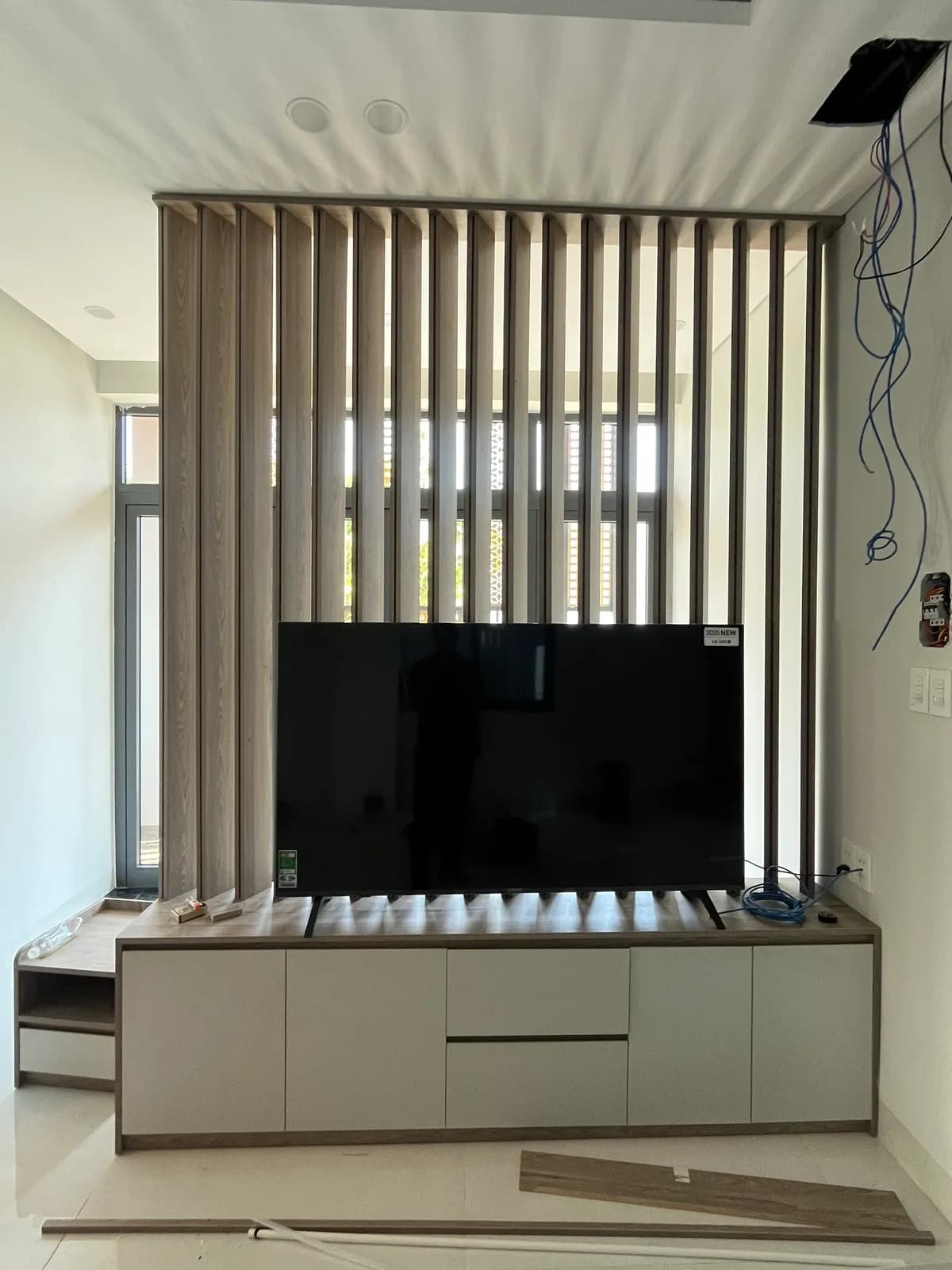 Phòng ngủ hiện đại — giường bệ & hốc vòm — 2