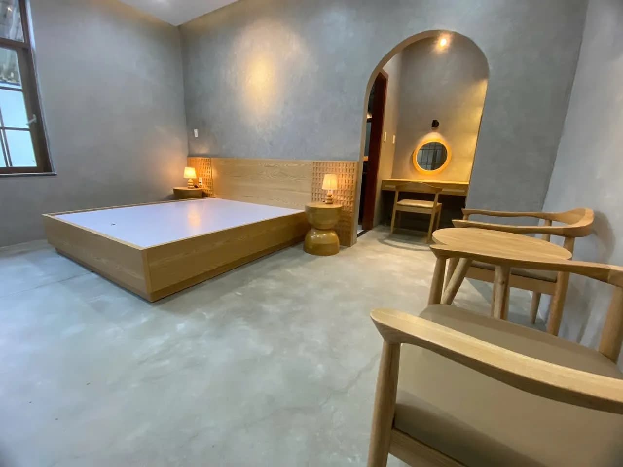 Phòng ngủ hiện đại — giường bệ & hốc vòm — 8