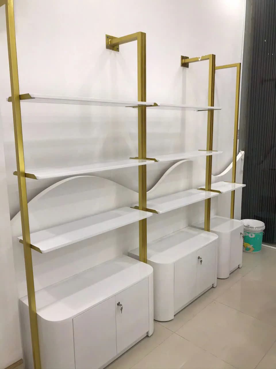 Cosmetics showroom & retail store