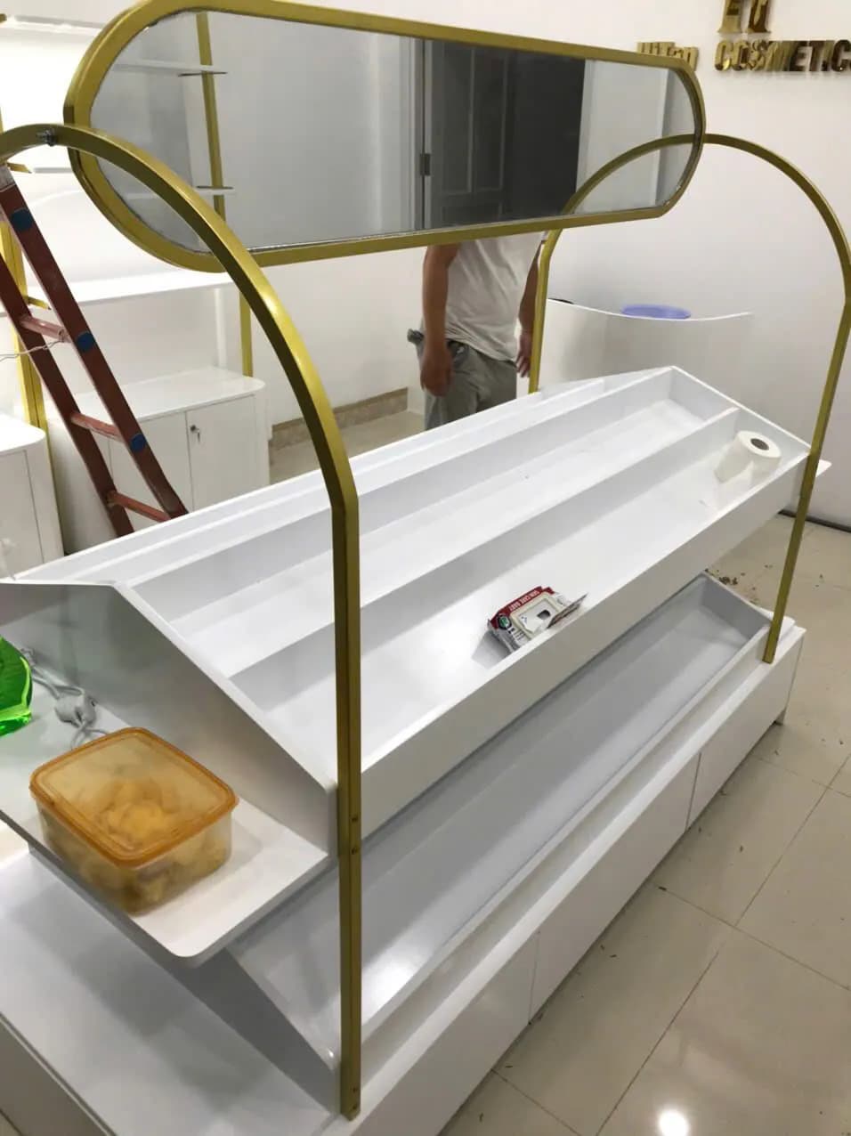 Showroom mỹ phẩm & cửa hàng bán lẻ — 2