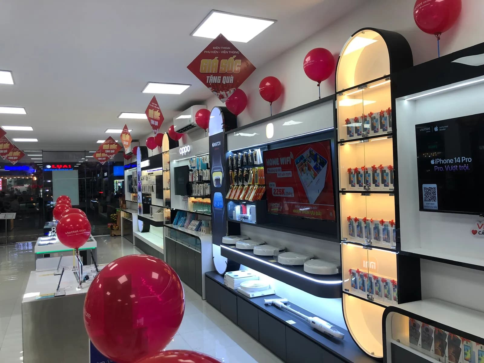 Showroom mỹ phẩm & cửa hàng bán lẻ — 6