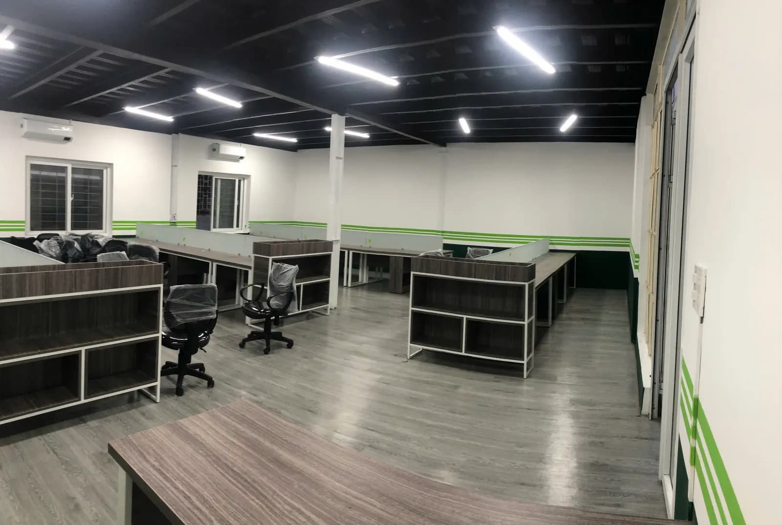 Văn phòng làm việc & khu tiếp khách — 6