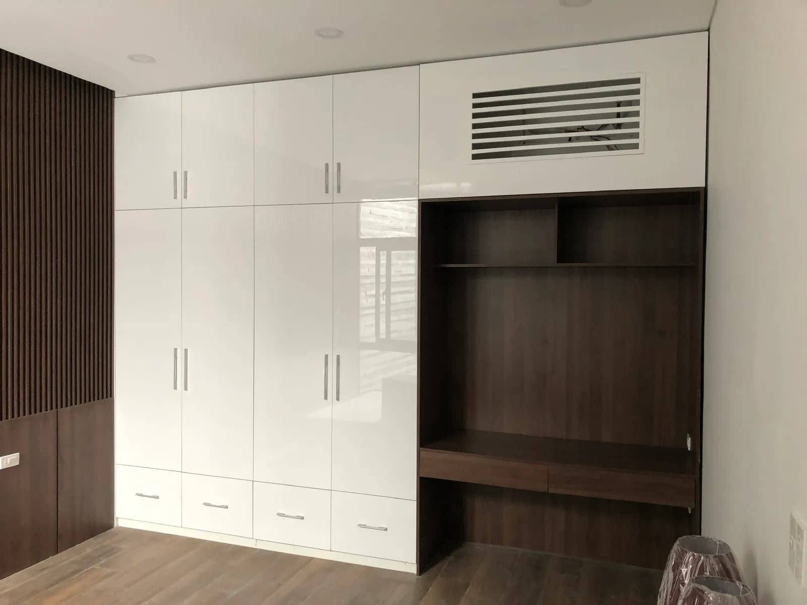 Modern townhouse — warm wood interior — 10